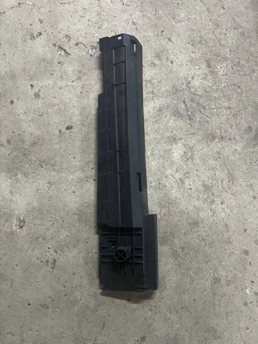 Крепление радиатора Bmw F30 F34 F36 F32 F20 F22 F21 17117600537