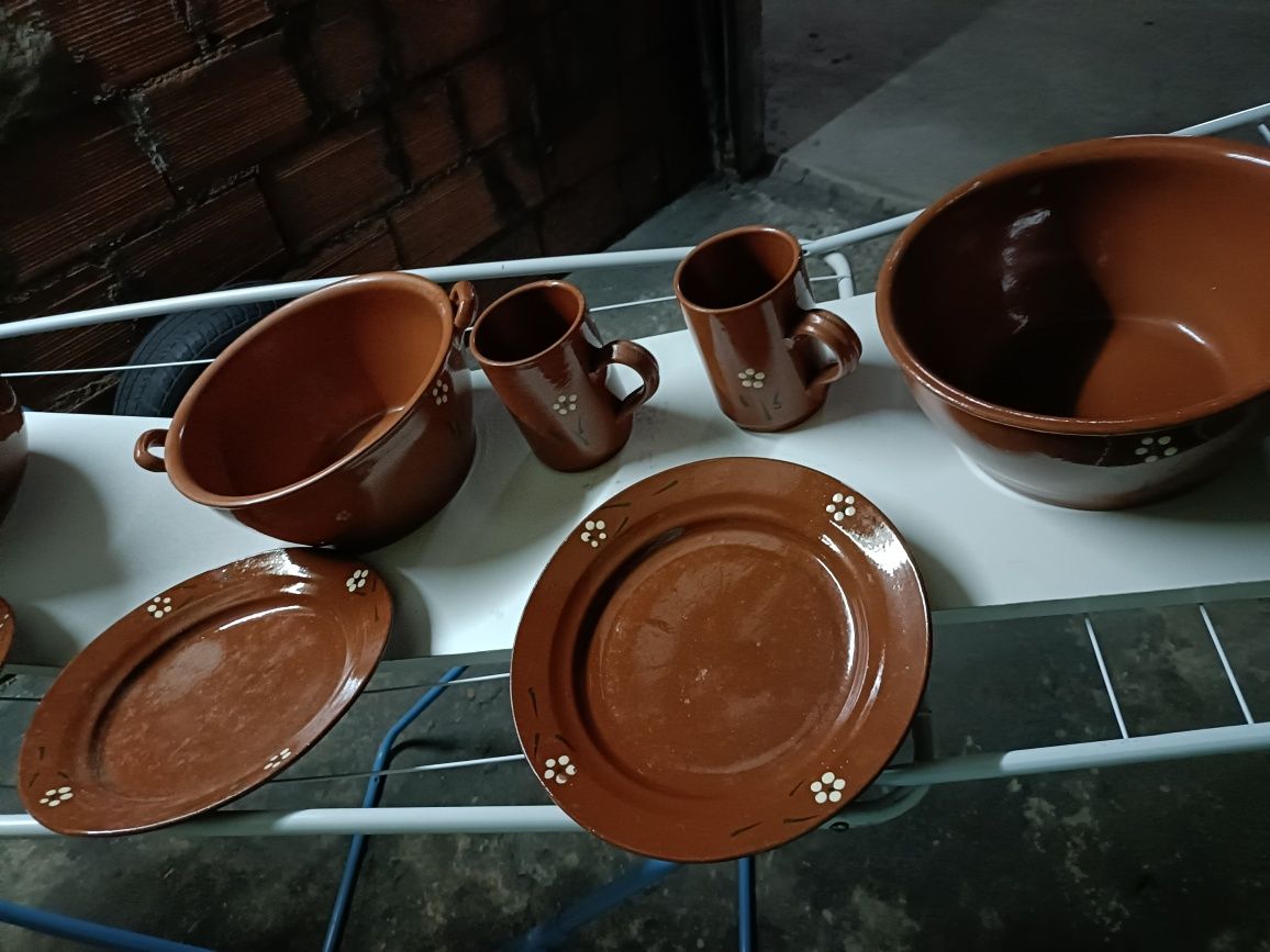 Conjunto de louça antiga