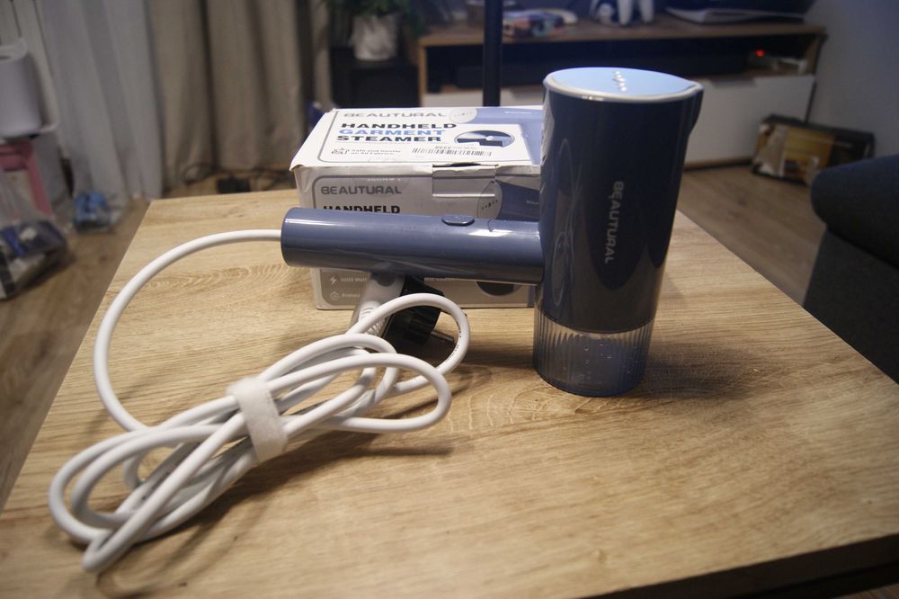 Składana Parownica do ubrań, 1000 W, 150 ml, kabel 1.9 m.