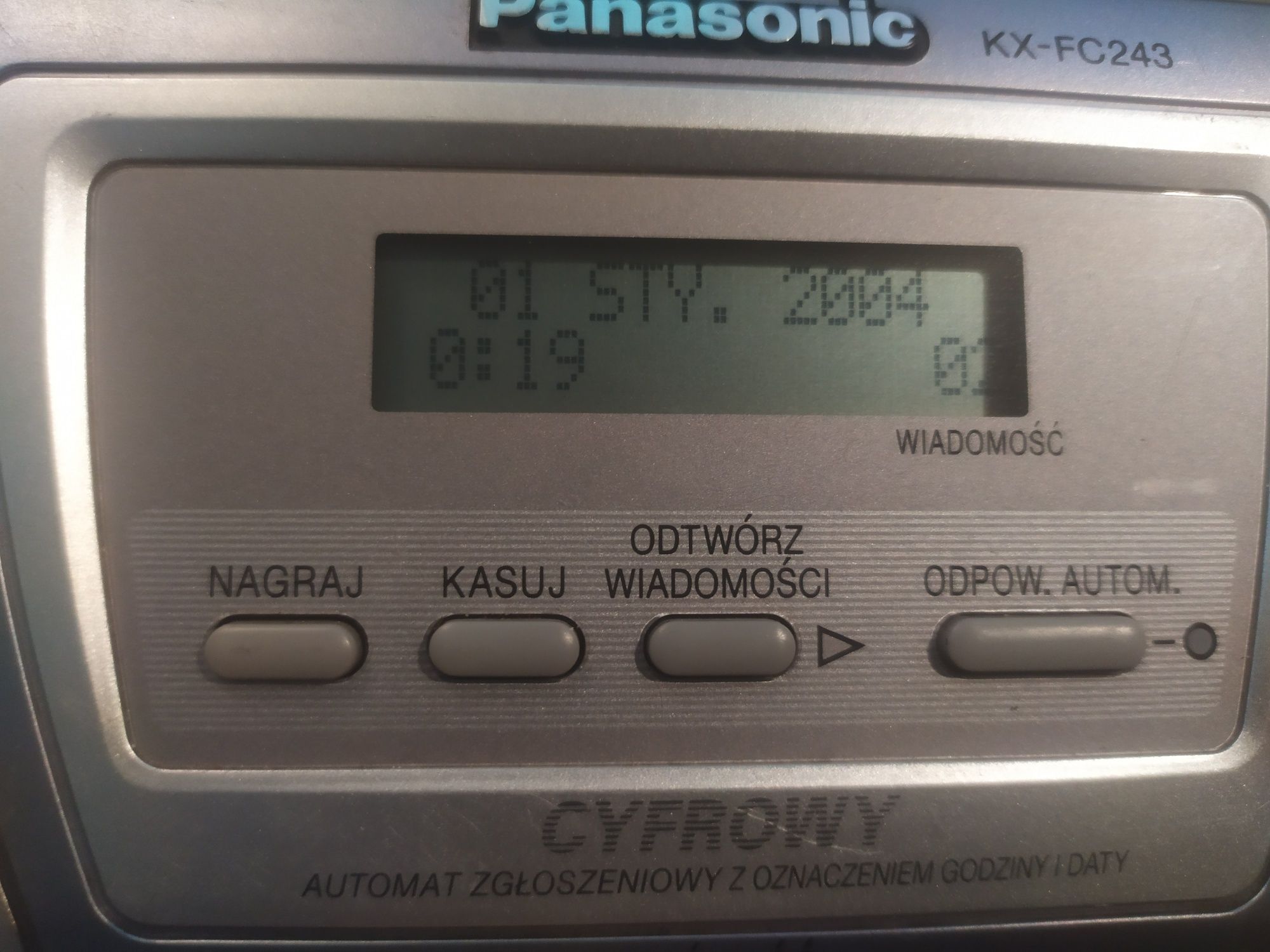Telefaks Panasonic KX-FC243PD na zwykły papier A4 i funkcja kopiarki
t