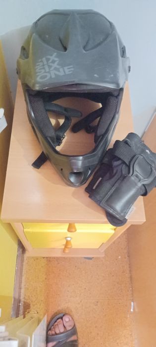 Capacete mota e luvas