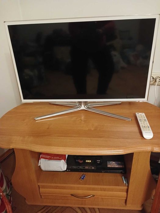 Телевізор Samsung 32" UE32ES6717UXUA