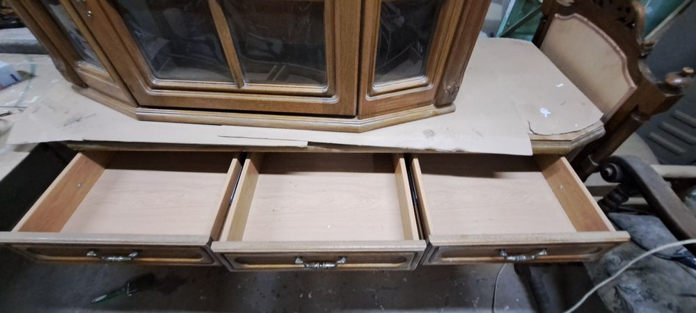 Kredens dwóczęściowy