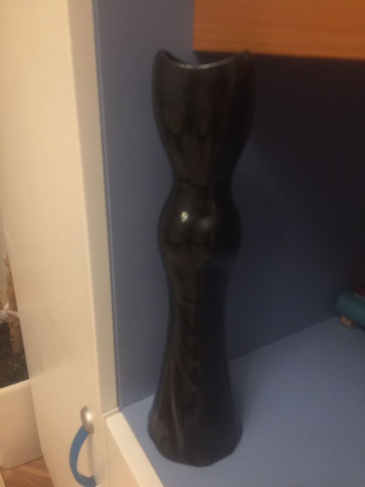Оригинальная ваза в форме девушки