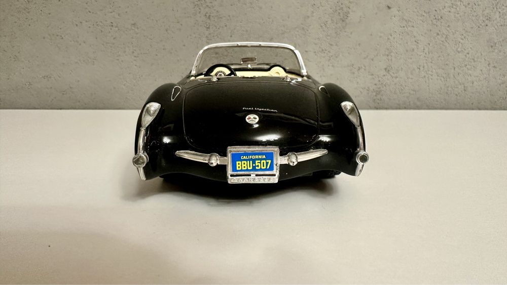 Model Chevrolet Corvette (1957) 1:24