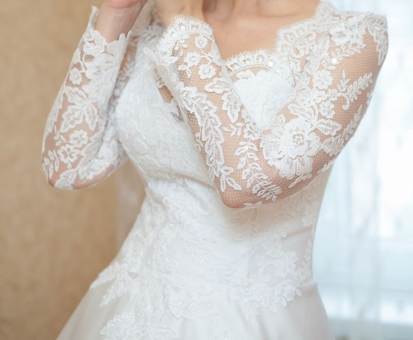 Весільна сукня біла