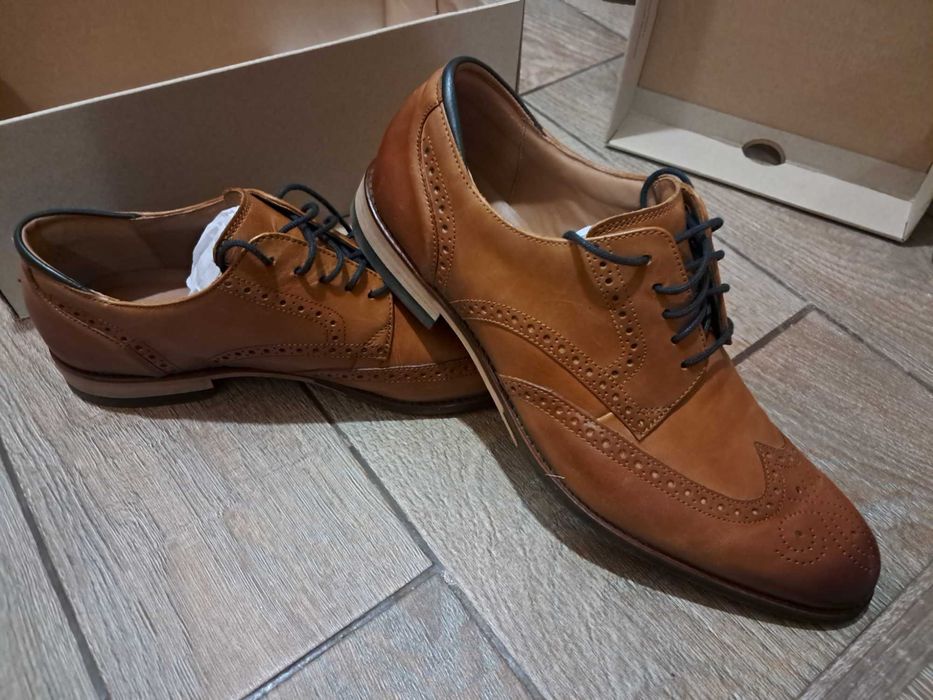 Продам почти новые фирменные мужские туфли Clarks