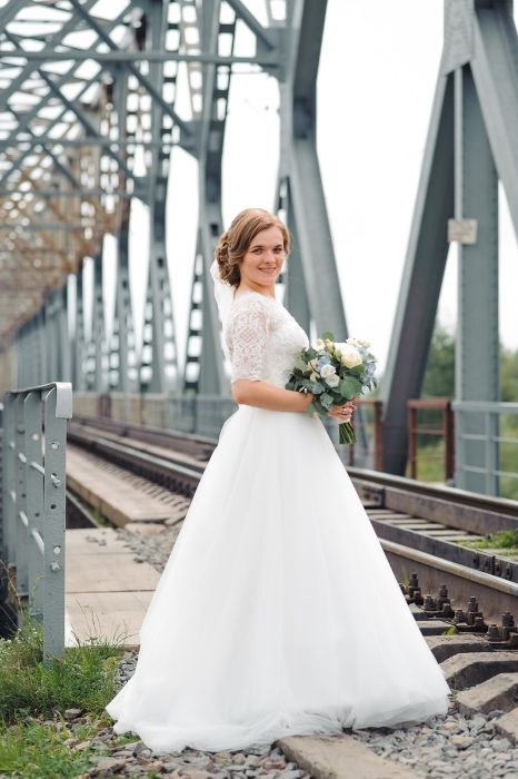 Продам весільну сукню