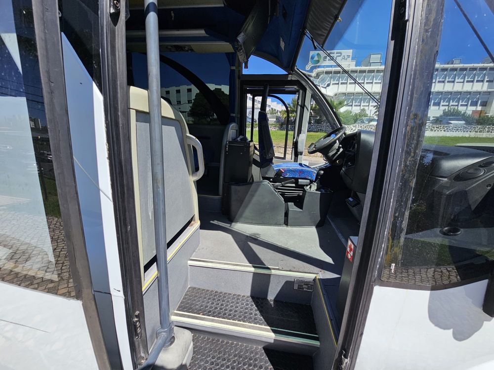 Vendo minibus 27+1+1