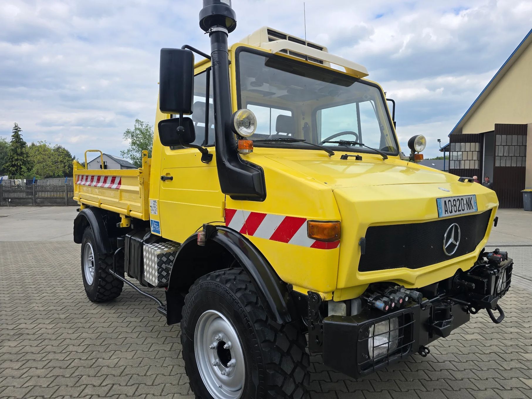 Mercedes-Benz Unimog  wywrotka 3 strony