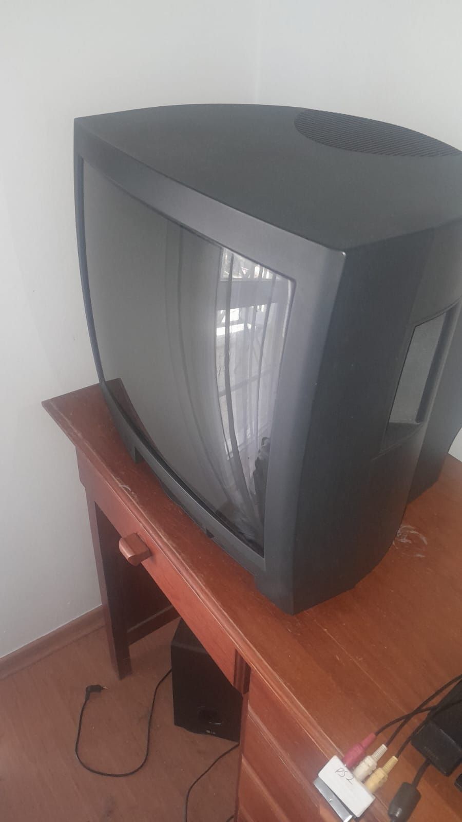 Televisão CRT antiga