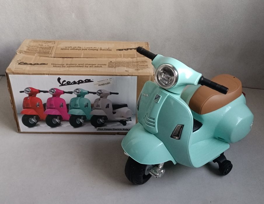 Sun Baby Jeździk na akumulator Scooter Vespa