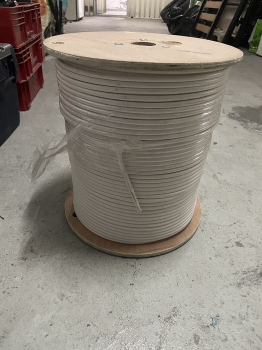 Bobines de cabo coaxial 1 preto e 1 branco sinal incluido .