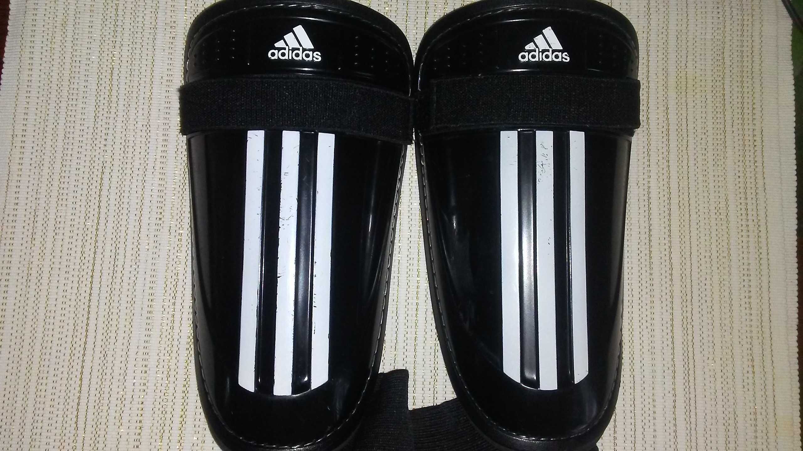 Футбольнi щитки Adidas