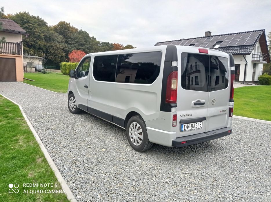 Opel Vivaro 9 osobowe wersja długa Polski salon 1.6