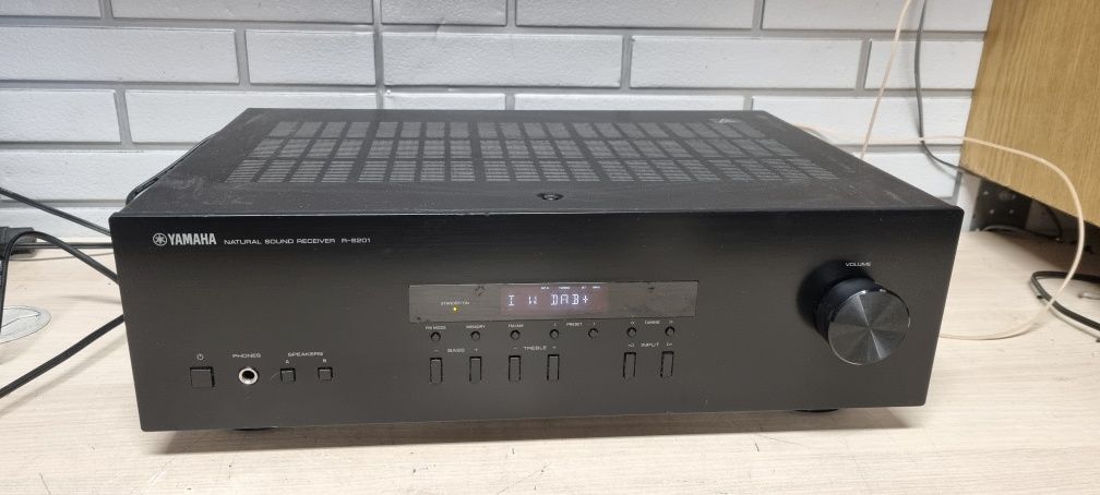Amplituner stereo YAMAHA R-S201