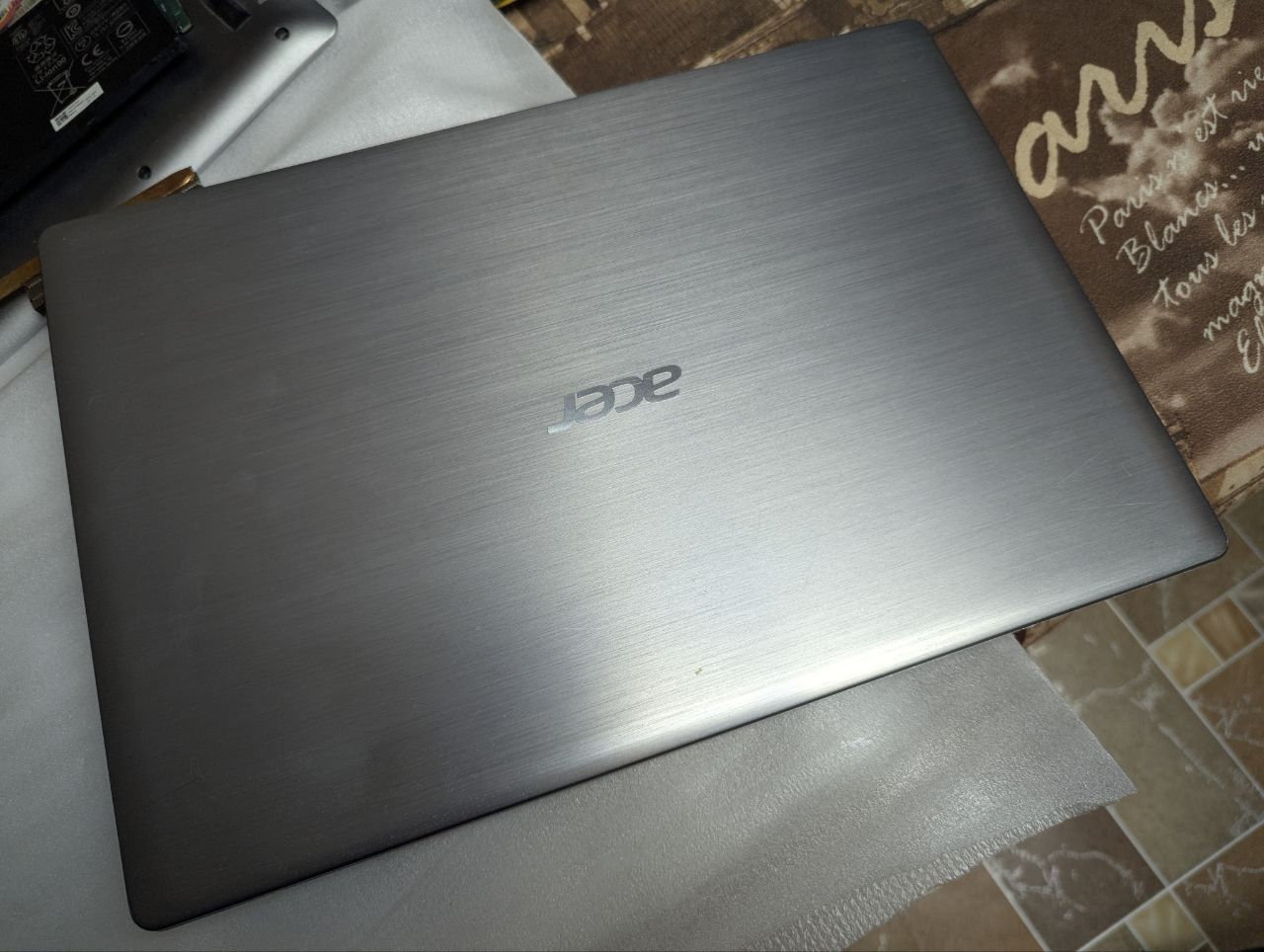 Acer SR314-52-59VR  Acer Swift 3.