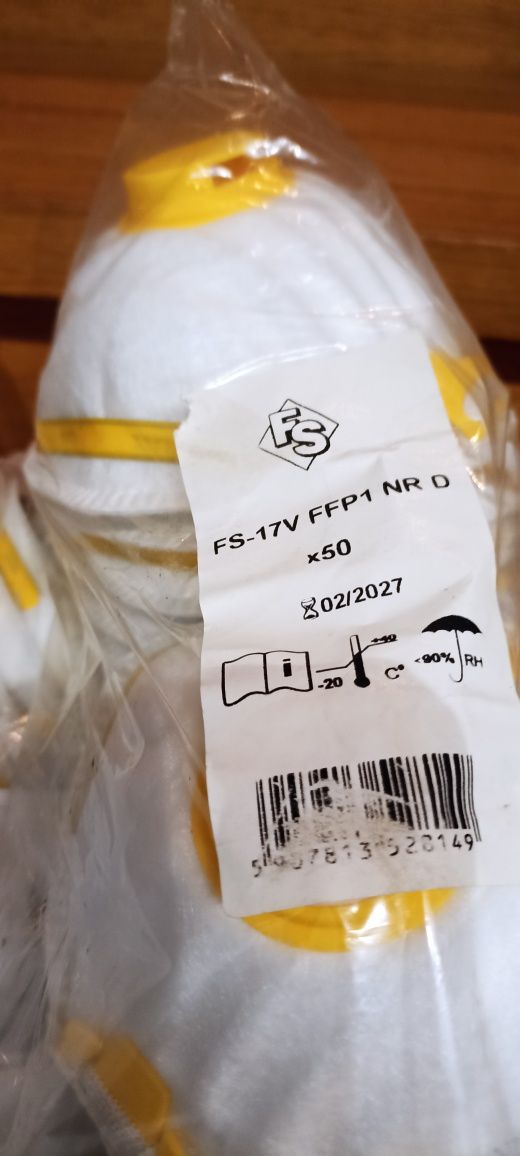 Półmaska maska z zaworkiem przeciwpyłowa FFP2 i FFP3 2zł sztuka, strój