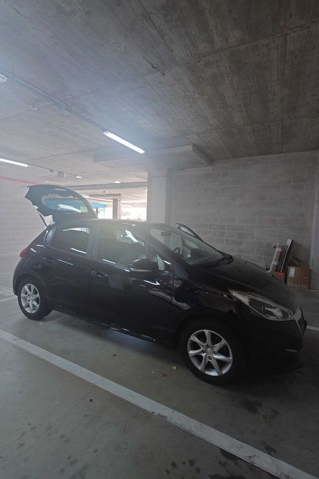 Peugeot 208 procura novo dono