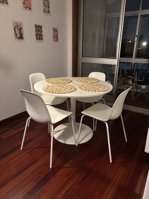 Conjunto mesa e cadeira de jantar