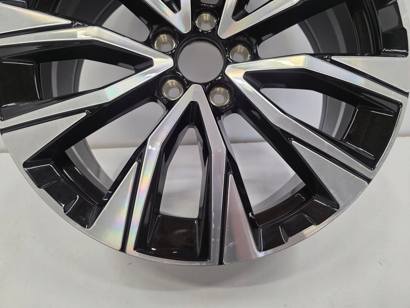 Felga Volvo XC60 II XC90 II XC40 S90 V90 7,5x19 ET50,5