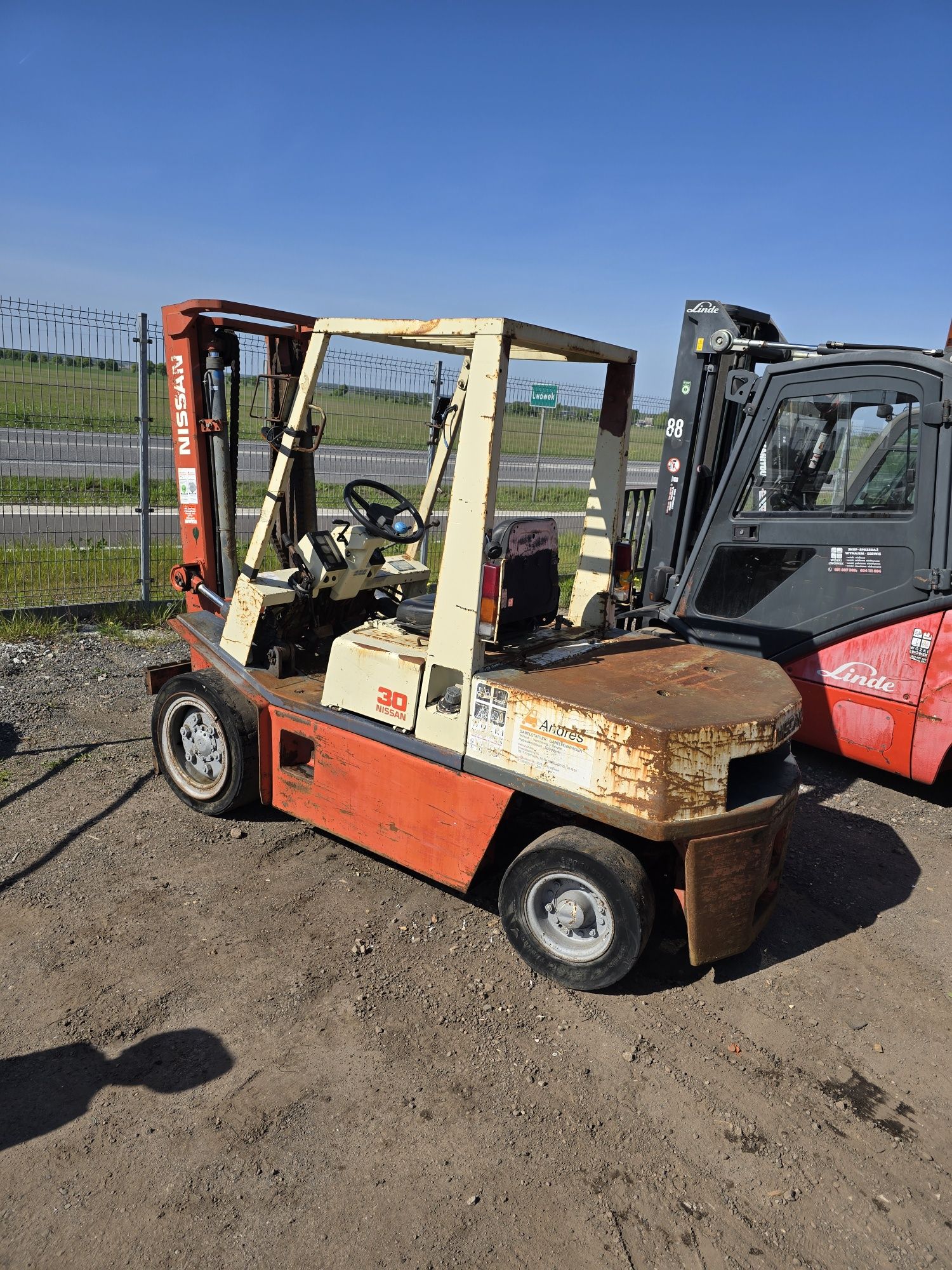 Wózek widłowy Nissan A30 3000kg diesel widlak