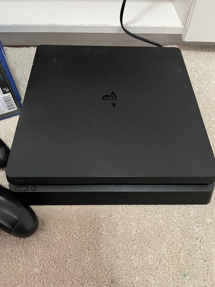 Playstation 4 slim