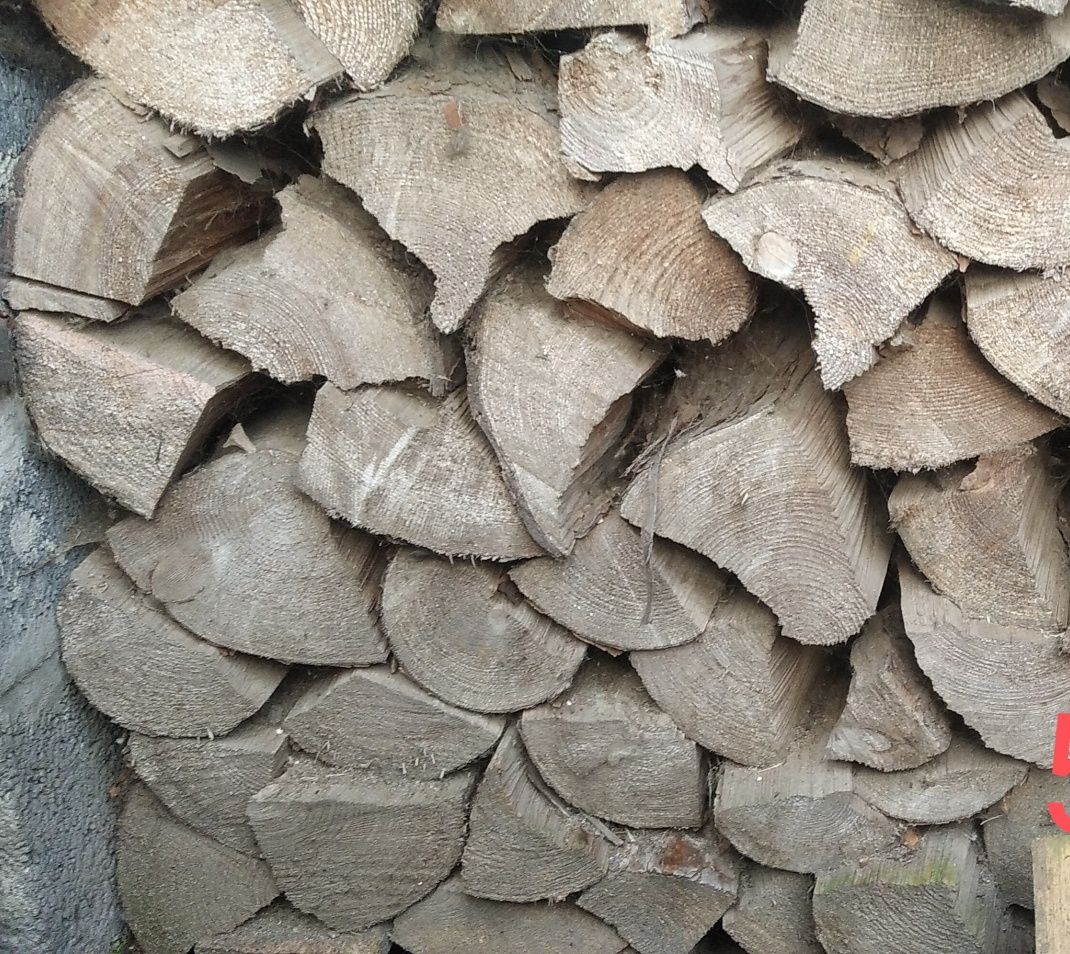 Pocięte Zrzyny tartaczne sezonowane drewno opałowe rozpałkowe
