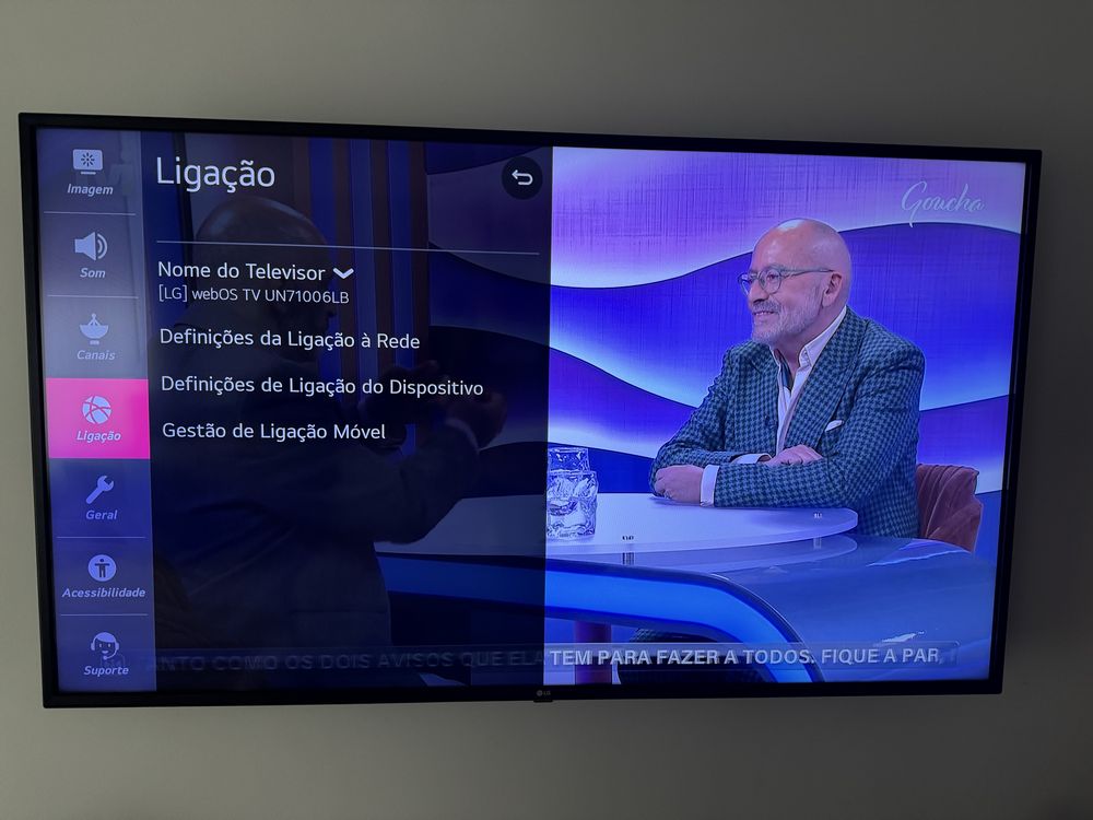 TV LG 60 polegadas praticamete nova.