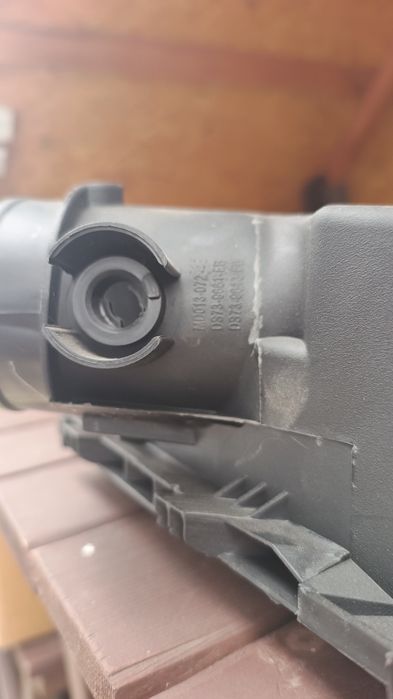 Кришка повітряного фільтра Ford Edge