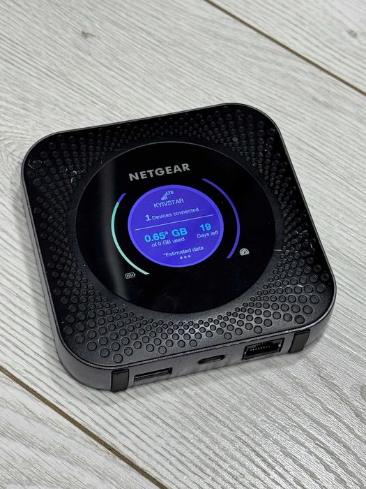 Netgear Nighthawk M1 MR1100 мобільний 4G LTE роутер