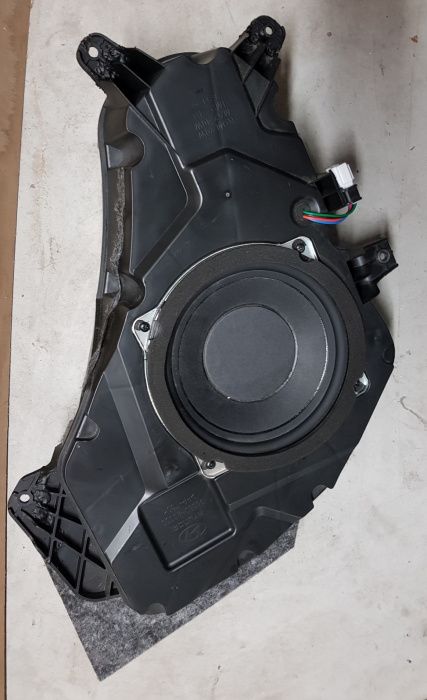 Hyundai IX35 subwoofer, głośnik, kolumna basowa