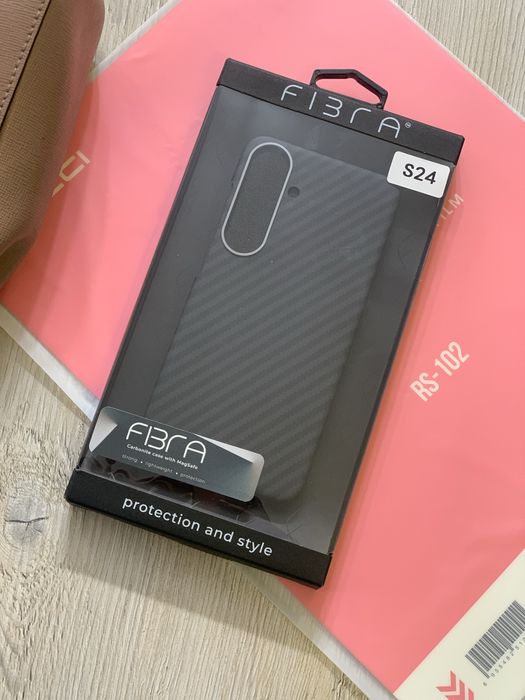Карбоновый чехол для Samsung S24