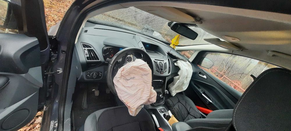 Ford C-Max uszkodzony