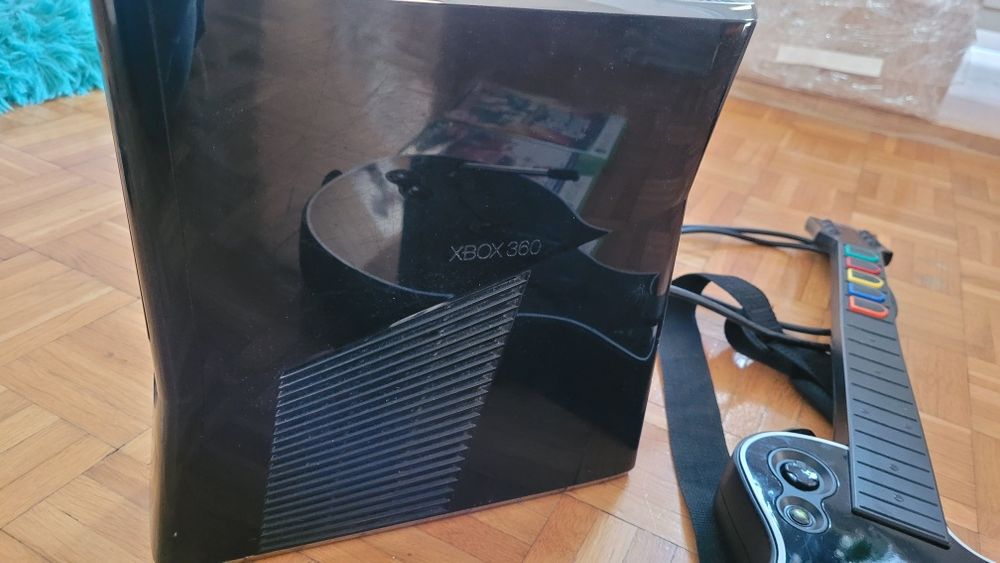 Xbox 360 250GB Guitar Hero gitara X360 forza motorsport 4 pad kable