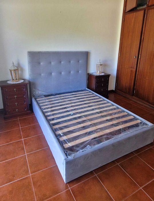 Camas De Casal Estofadas Top de Gama 190x140m Estrado Incluído 199€ !!