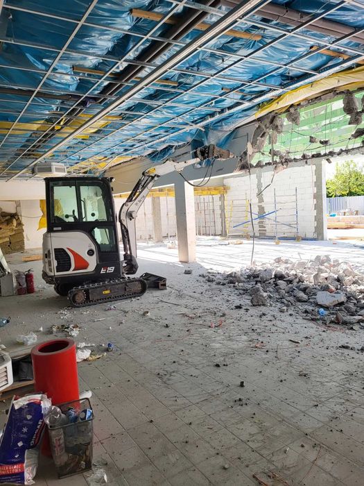 Wynajem Minikoparki, prace ziemne ,usługi z młotem