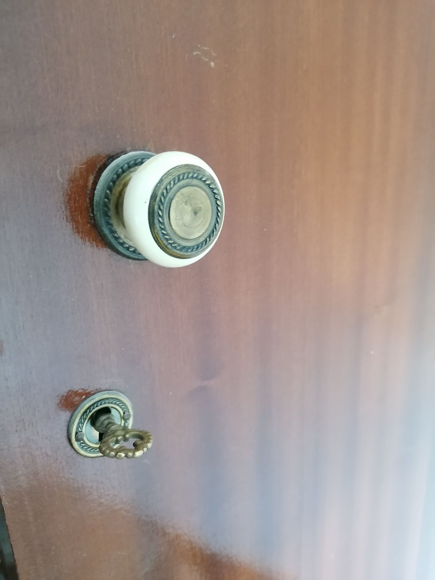 Duas Portas armário