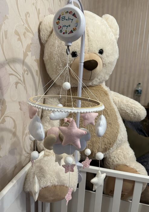 Мобіль в ліжечко ручної роботи з музичним блоком