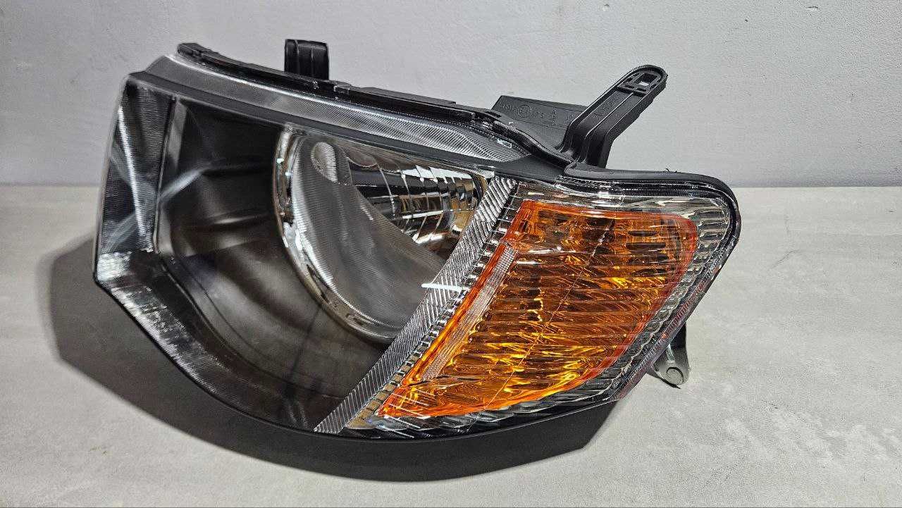Фара передня Mitsubishi L200