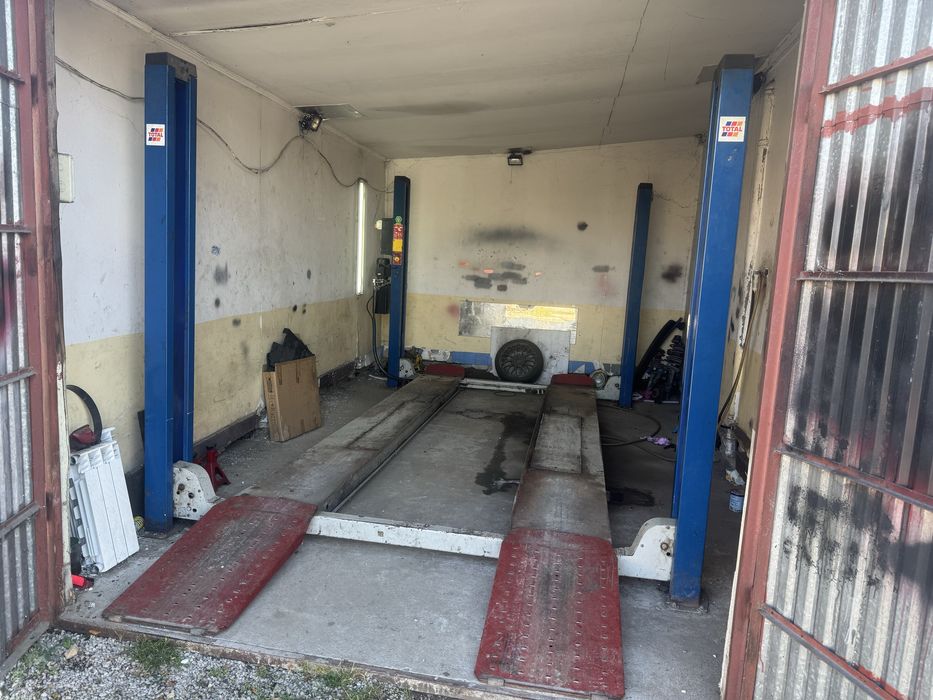 Podnosnik 4 kolumnowy Fog wraz z podnośnikiem nożycowym 3T