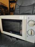 Micro-ondas a funcionar para peças