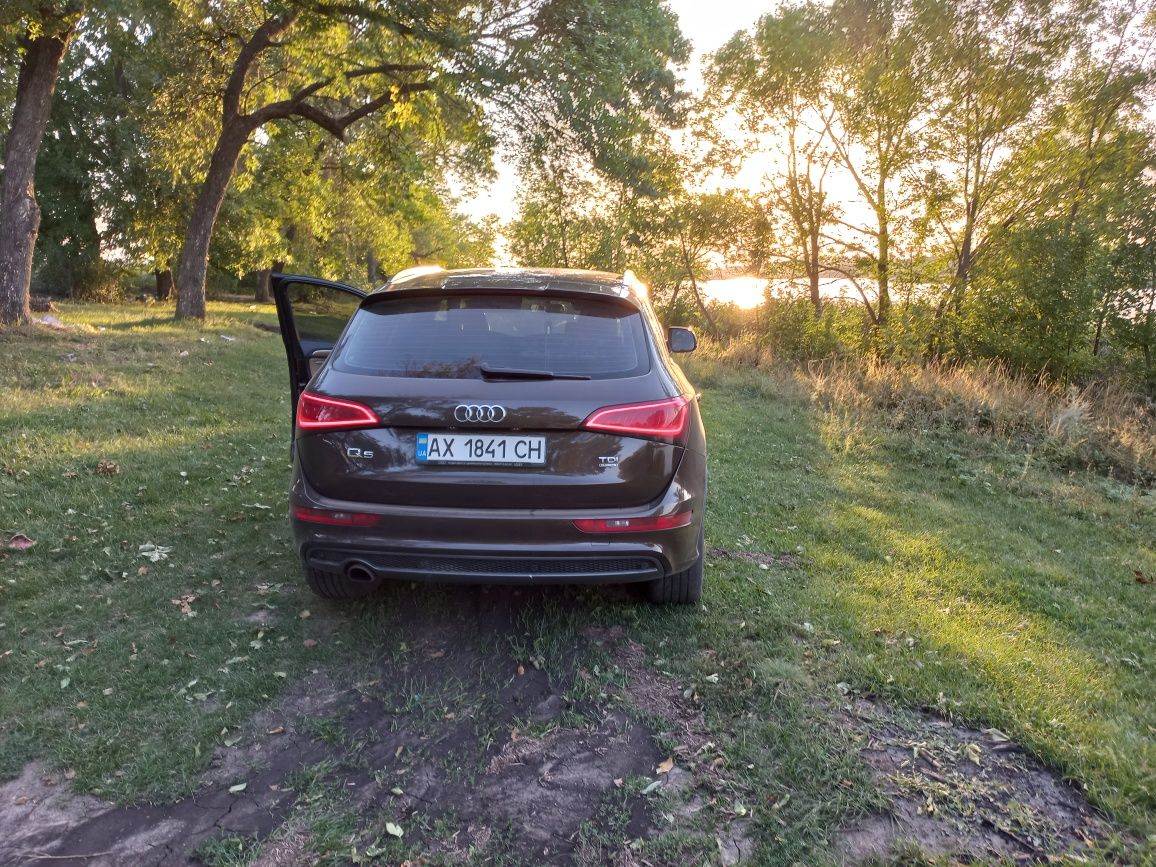 Ауди q5 2.0 tdi.  2012 год.