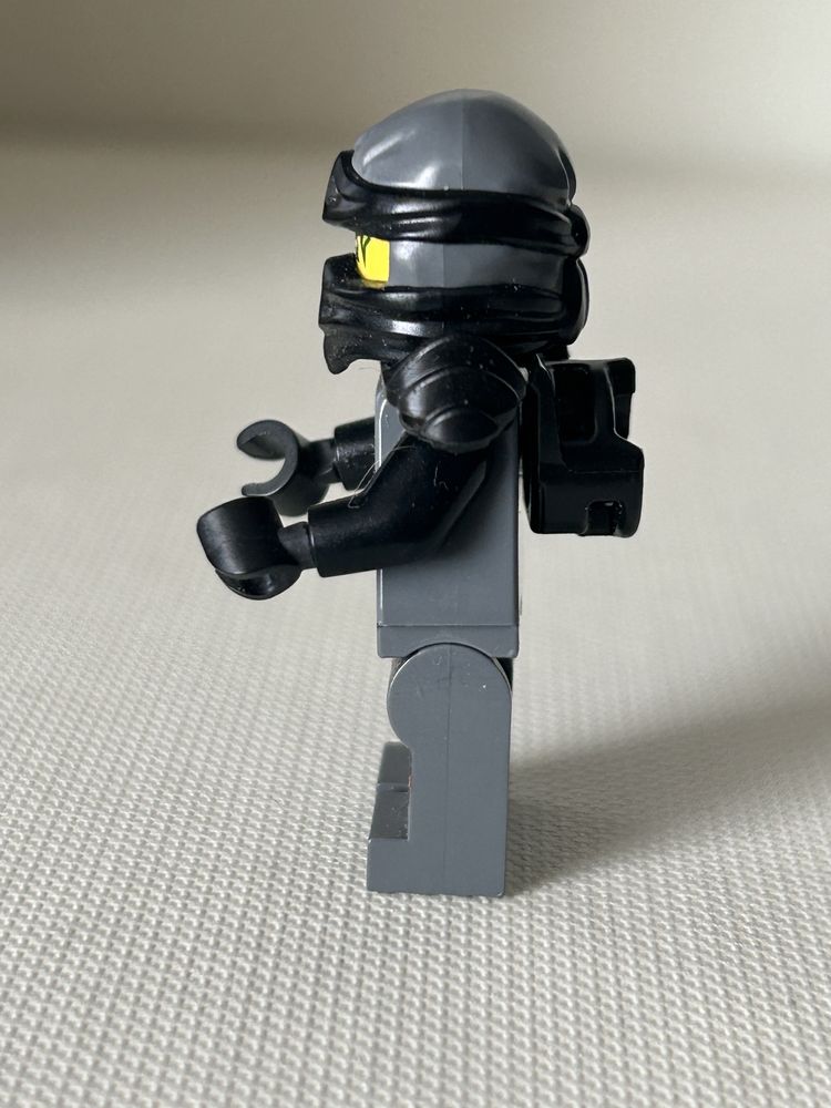 Lego Ninjago njo280 - Cole, Hands of Time