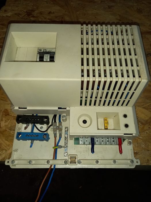 Quadro eléctrico 220 com transformador a 12v para caravana ou autocara