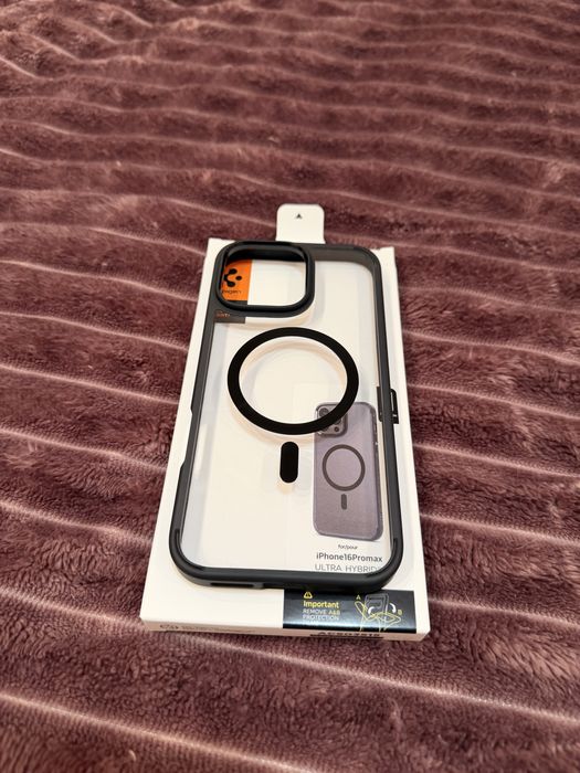 Чехол на Iphone 16 pro max  Spigen