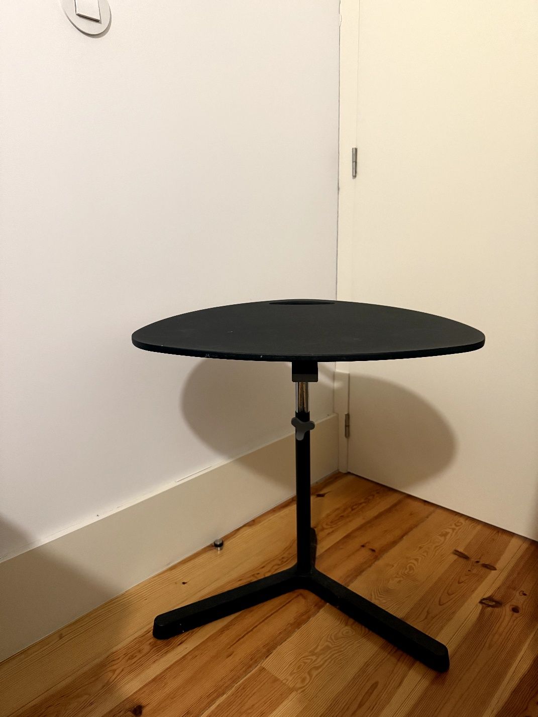Mesa de apoio reclinável