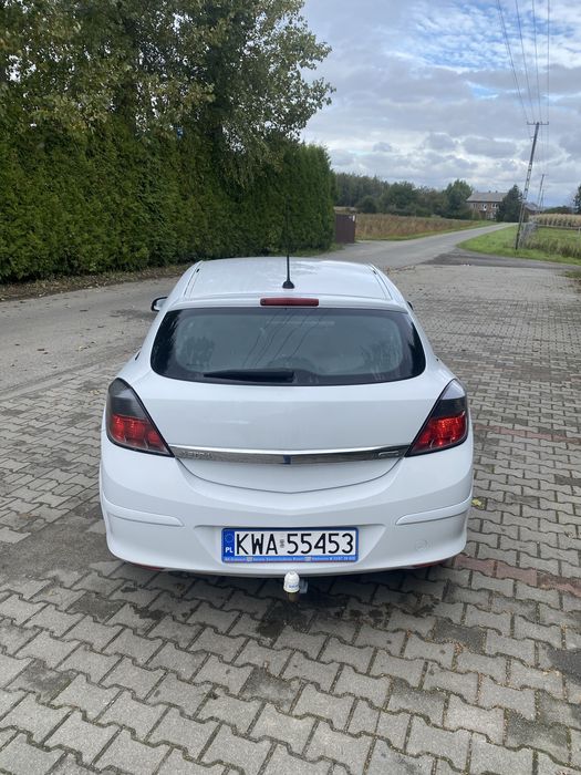 Opel Astra H GTC 2006r