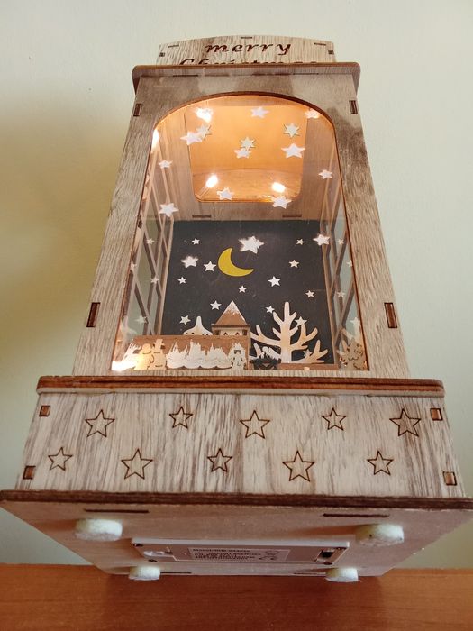 Різдвяний дерев'яний світильник