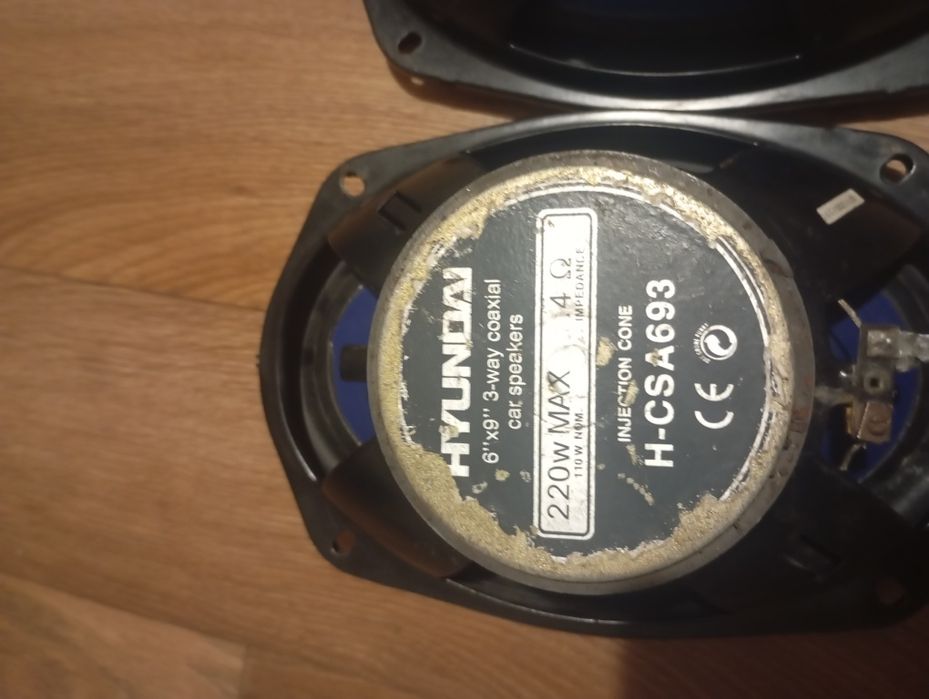 У продажі 4 динаміка